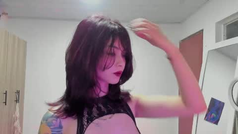Snapshot of ephemeral_hot chatting on 05.23.26 Leyla online show from 05.23.26