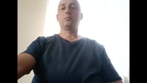 Snapshot of epu17 chatting on 10.05.25 epu17 online show from 10.05.25