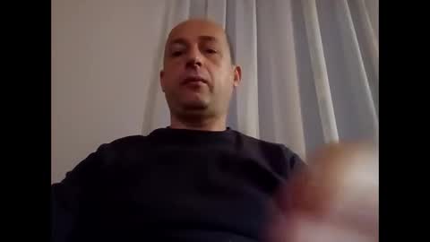 Snapshot of epu17 chatting on 10.10.25 epu17 online show from 10.10.25