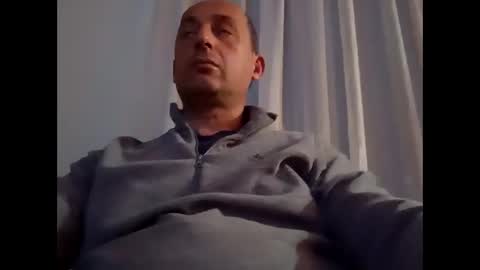 Snapshot of epu17 chatting on 10.19.25 epu17 online show from 10.19.25