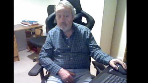 Snapshot of erasmus_d chatting on 01.27.25 erasmus_d online show from 01.27.25