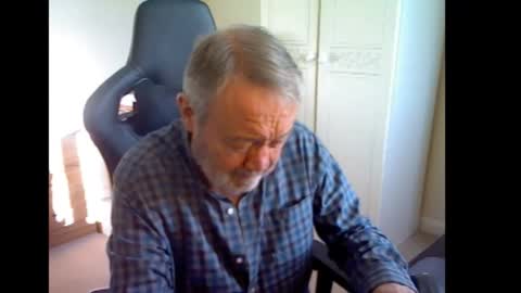 Snapshot of erasmus_d chatting on 10.25.25 erasmus_d online show from 10.25.25
