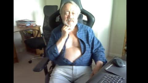 erasmus_d online show from 05.18.26