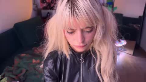 Snapshot of erectioneeering chatting on 10.06.25 Alissa online show from 10.06.25