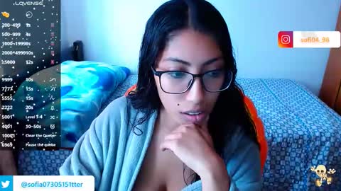 Snapshot of eren_mikasa chatting on 11.25.25 sofia online show from 11.25.25