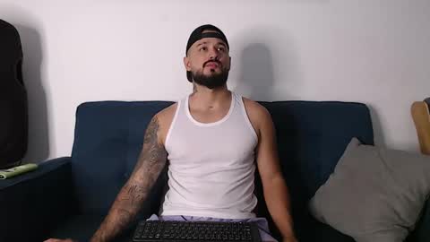 Snapshot of eric_evans1 chatting on 11.04.25 Eric Evans online show from 11.04.25