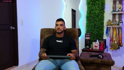 Snapshot of eric_harrison1 chatting on 12.24.24 Brayan online show from 12.24.24