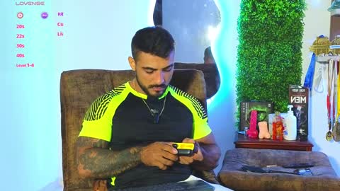 Snapshot of eric_harrison1 chatting on 01.04.25 Brayan online show from 01.04.25