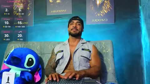 Snapshot of eric_harrison1 chatting on 10.31.25 Brayan online show from 10.31.25