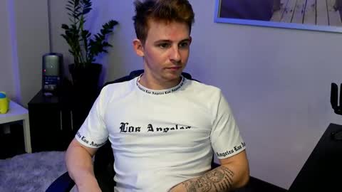 Snapshot of eric_poston chatting on 09.11.25 online show from 09.11.25
