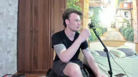 Snapshot of eric_the_vikking chatting on 09.28.25 Eric online show from 09.28.25