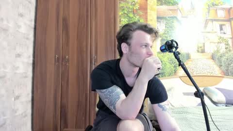 Snapshot of eric_the_vikking chatting on 10.07.25 Eric online show from 10.07.25