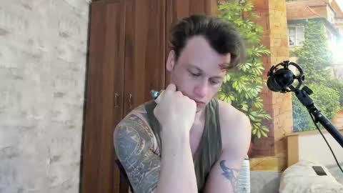 Snapshot of eric_the_vikking chatting on 10.11.25 Eric online show from 10.11.25