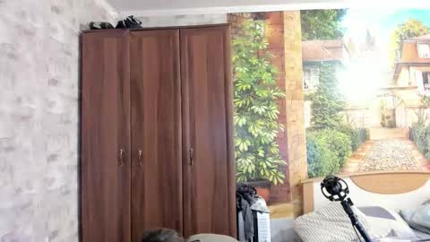 Snapshot of eric_the_vikking chatting on 10.17.25 Eric online show from 10.17.25