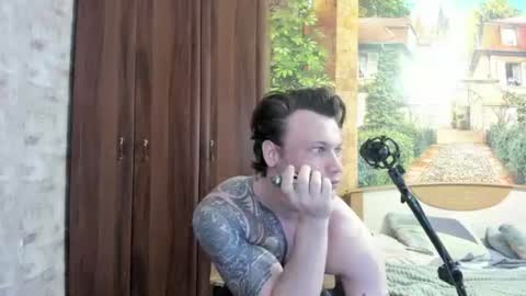 Snapshot of eric_the_vikking chatting on 10.31.25 Eric online show from 10.31.25