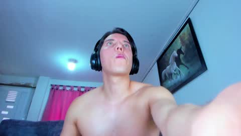 eric_twink18 online show from 12.07.24