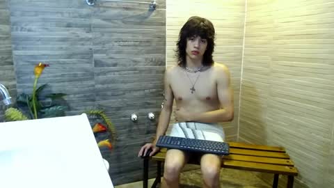 Snapshot of erick_ferrer chatting on 04.24.26 erick_ferrer online show from 04.24.26