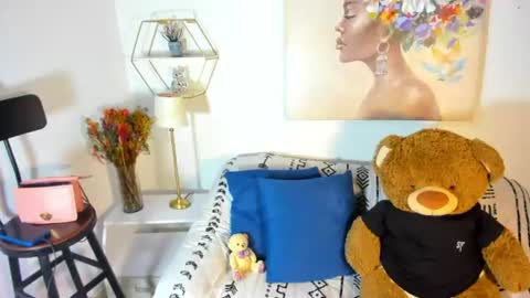 Snapshot of erika_lyrics chatting on 06.12.26 E R I K A - L Y R I C S online show from 06.12.26