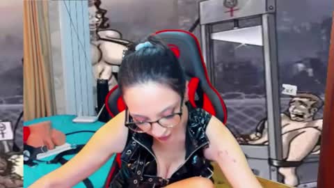 Snapshot of erikalorren chatting on 01.26.25 erikalorren online show from 01.26.25