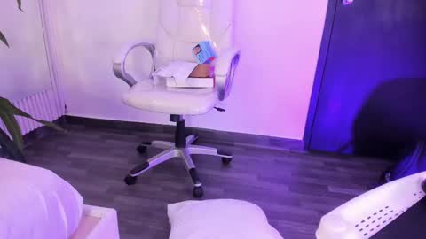 Eri  online show from 10.14.25