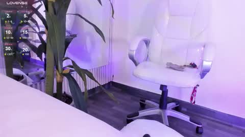 Eri  online show from 10.21.25