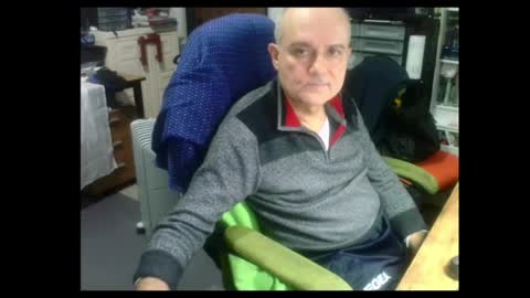 Snapshot of ernello chatting on 06.19.26 ernello online show from 06.19.26