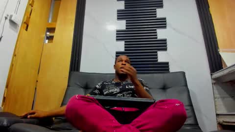 Snapshot of eros_fang chatting on 10.21.25 eros_fang online show from 10.21.25