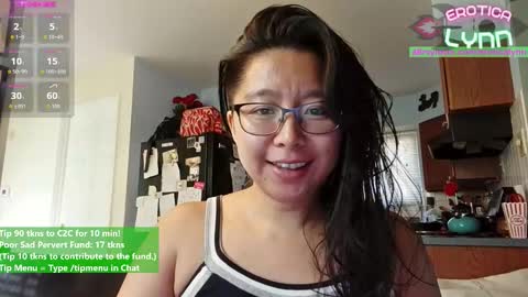 Snapshot of eroticalynn chatting on 11.04.25 Lynn online show from 11.04.25