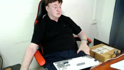 Snapshot of eroticon_6 chatting on 02.10.25 Tom Delaney online show from 02.10.25