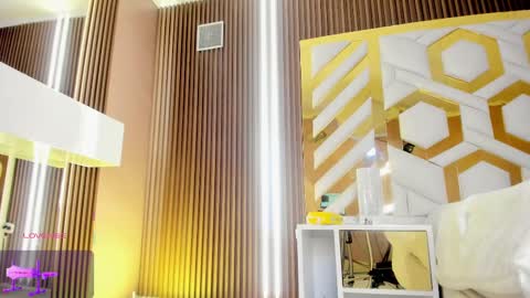 Snapshot of erotik_lady chatting on 03.05.25 TINY  online show from 03.05.25