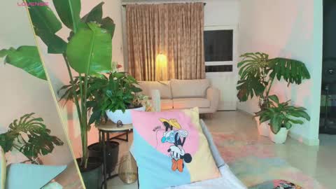 Snapshot of erotik_lady chatting on 09.18.25 TINY  online show from 09.18.25