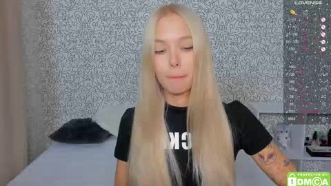 Snapshot of eshcka chatting on 10.02.25 Megan and Brad online show from 10.02.25