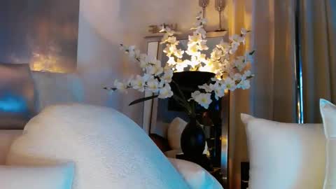 Esther online show from 03.11.25