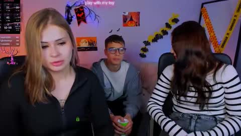 esma_shine online show from 10.26.25