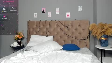 Snapshot of esme_runn chatting on 01.06.25 Esme Runn online show from 01.06.25