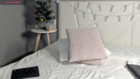 Snapshot of esme_runn chatting on 01.18.25 Esme Runn online show from 01.18.25