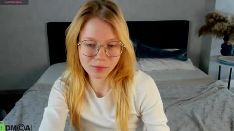 Esme Runn online show from 05.13.26