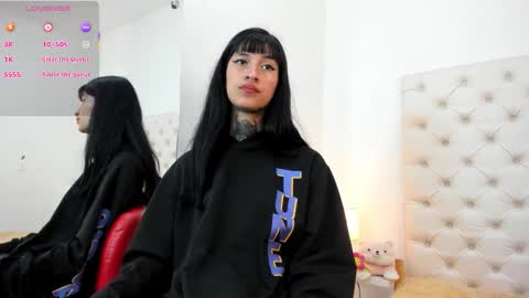 esmeralda  online show from 12.04.25