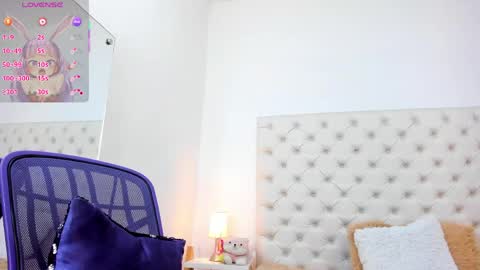 Snapshot of esmeralda_06 chatting on 06.04.26 esmeralda online show from 06.04.26
