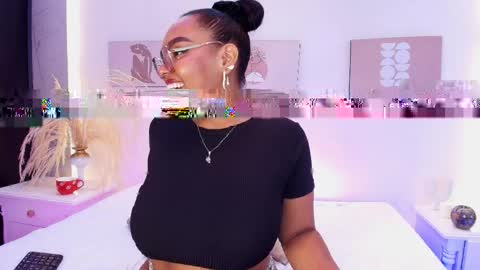 Snapshot of esmeralda_duarte chatting on 05.07.26 esmeralda online show from 05.07.26