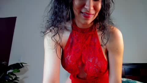 K E Y R A  independent model  online show from 12.20.24