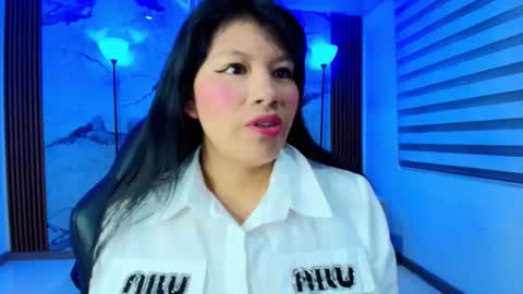 Esmeralda  online show from 11.25.25