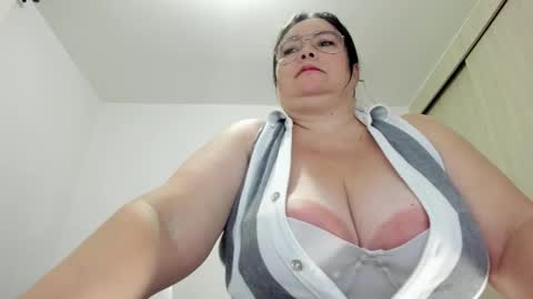 Esmeralda online show from 02.28.25