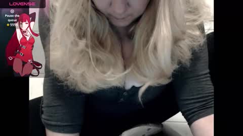 Snapshot of esra4u chatting on 10.09.25 Esra online show from 10.09.25