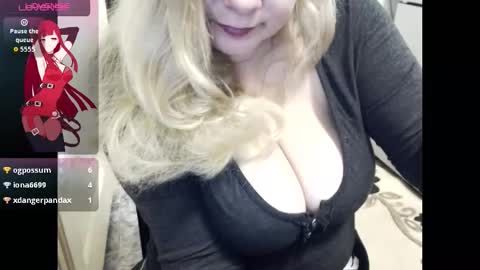 Snapshot of esra4u chatting on 11.01.25 Esra online show from 11.01.25