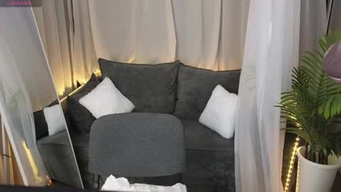 Snapshot of essensual_ chatting on 04.30.26 Ava online show from 04.30.26