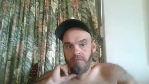 Snapshot of essensualelf chatting on 09.19.25 Essensual Elf online show from 09.19.25