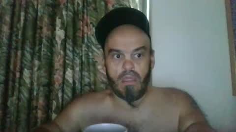 Snapshot of essensualelf chatting on 09.20.25 Essensual Elf online show from 09.20.25