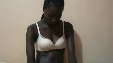 Snapshot of essie_n chatting on 09.19.25 Eddah online show from 09.19.25