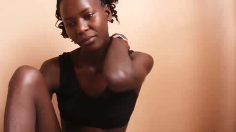 Snapshot of essie_n chatting on 10.04.25 Eddah online show from 10.04.25